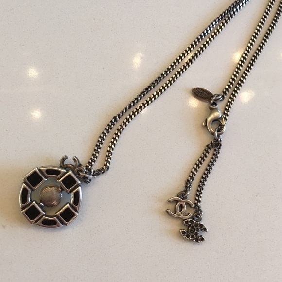 CHANEL ANTIQUE SILVER PEARL NECKLACE GREEN & BLACK ENAMEL 3 SIGNATURE HANGING CC - Picture 4 of 6